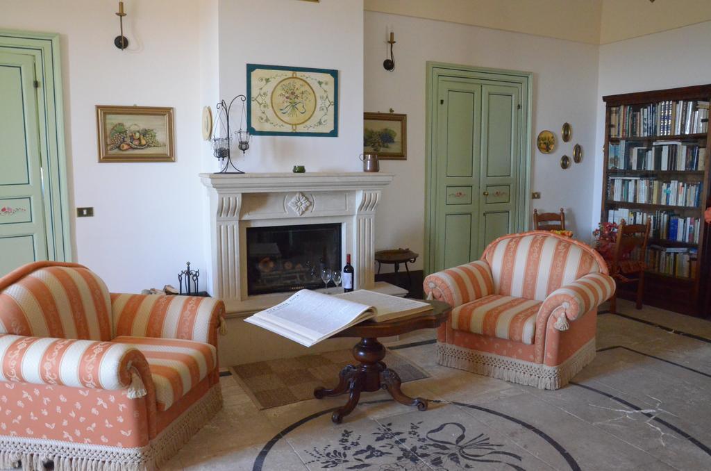 Casina Di Grotta Di Ferro Guest House ซานตาโกรเชกาเมรีนา ภายนอก รูปภาพ